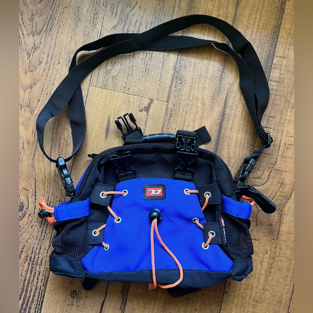 Vintage Diesel fanny pack in color blue with shoulder strap.